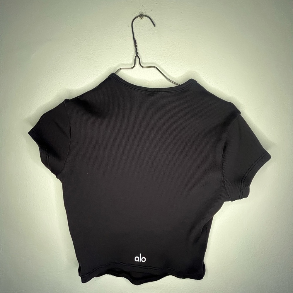 Alo Yoga Ribbed Short Sleeve in Black - Picture 3 of 5